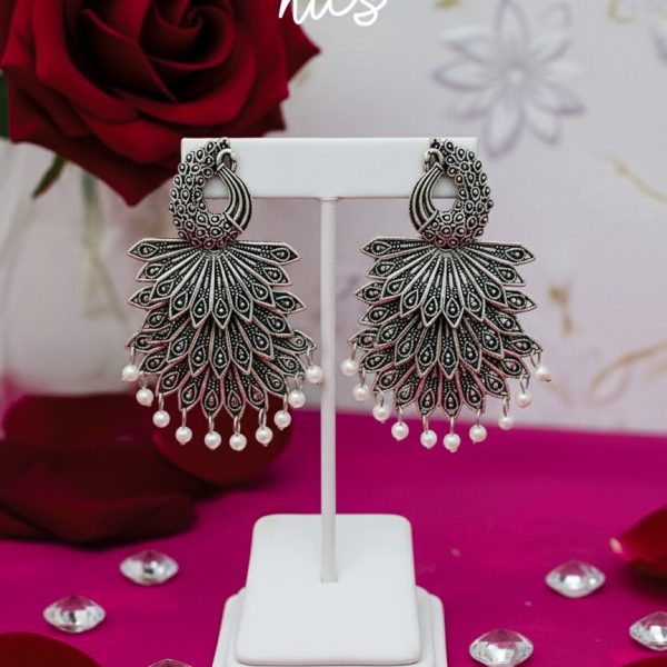 Silver Glow Pearl Earrings