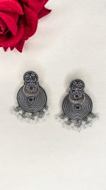 Silver Mist Pearl Earring - Image 2