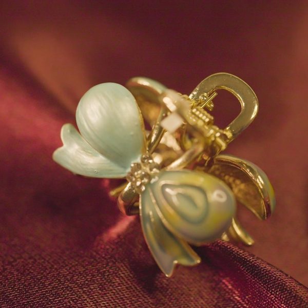 The Flora Crystal Bloom Clip