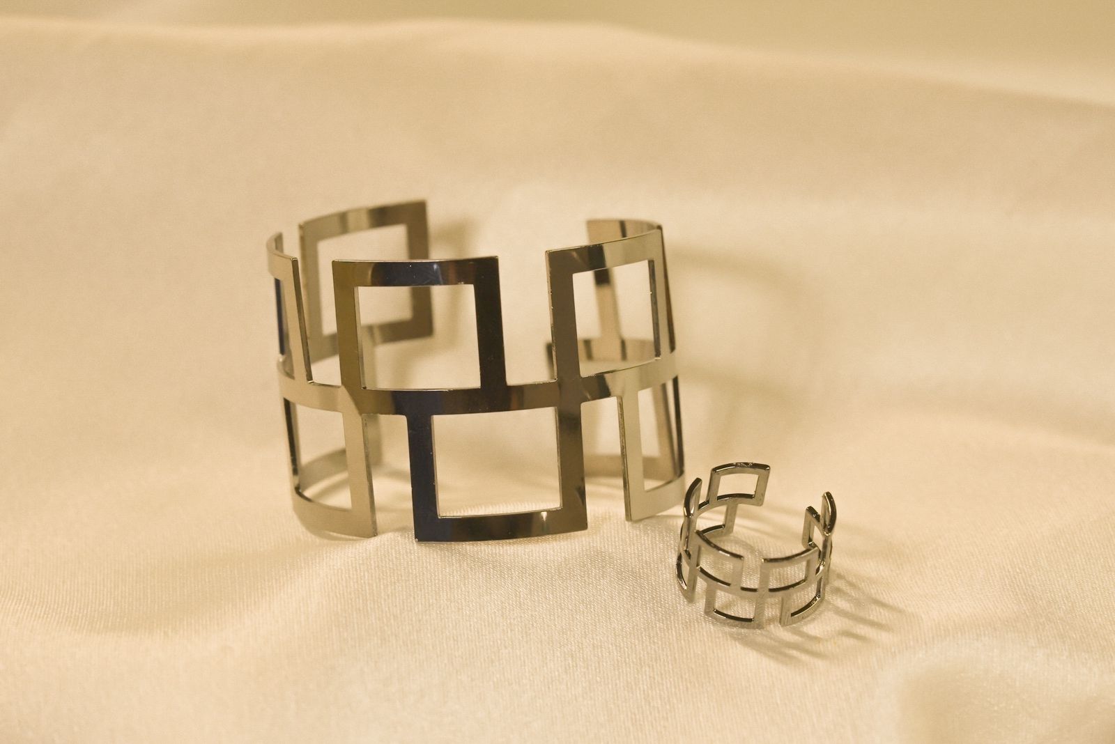 WhatsApp Image 2026-01-05 at 10.59.17 AM (1) The Aurelia Ribbed Statement Cuff - Image 1