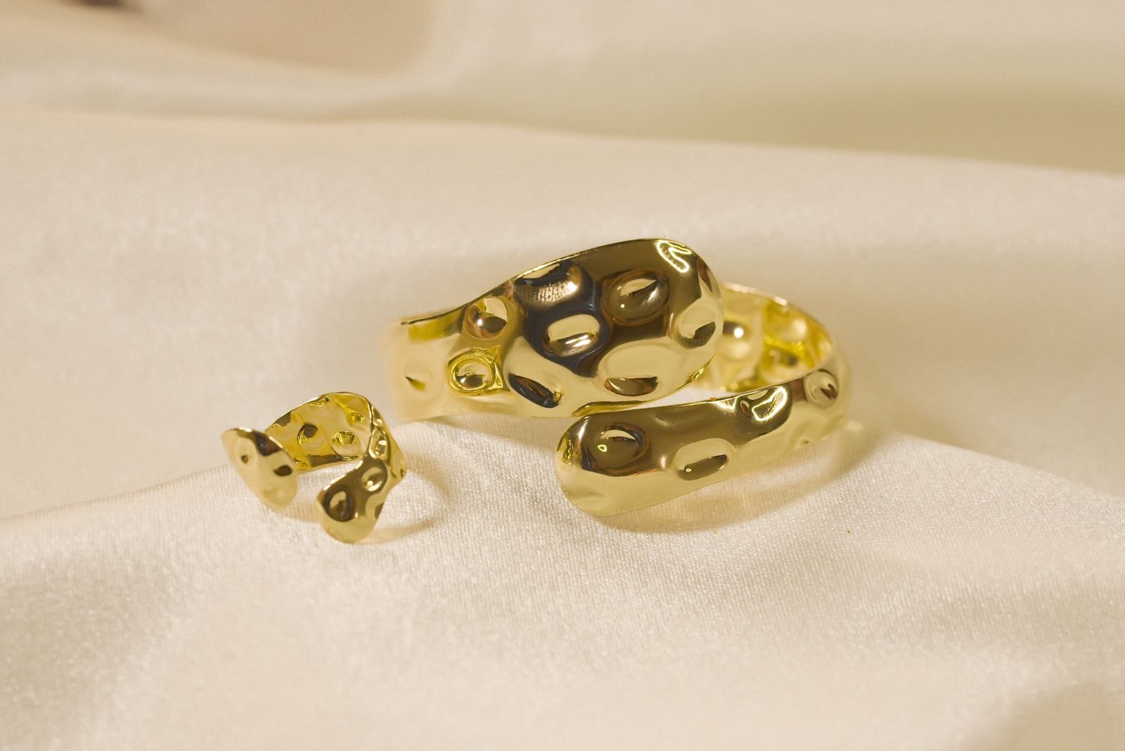 WhatsApp Image 2026-01-05 at 11.02.28 AM The Zenith Bold Open Cuff - Image 1