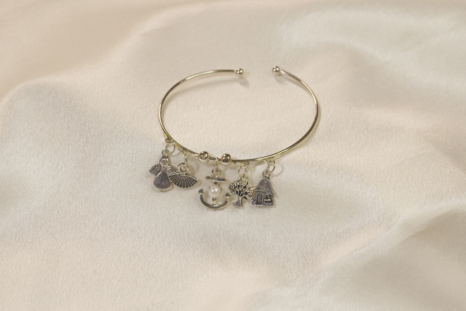 WhatsApp Image 2026-01-05 at 11.07.12 AM (1) AVÉRA Bracelet - Image 1